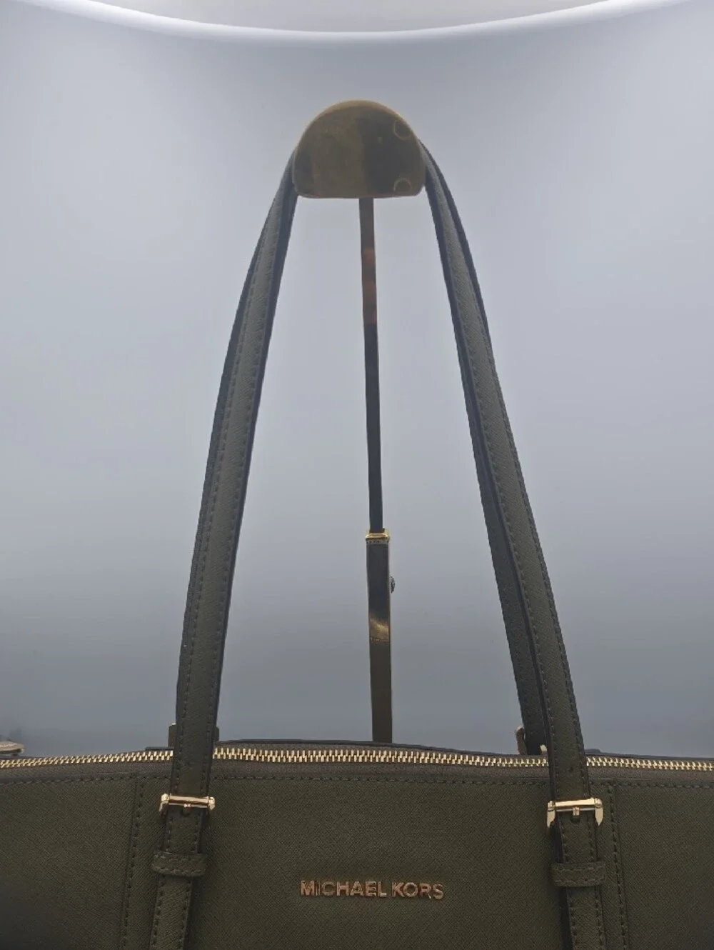 Michael Kors Olive Green Jet Set Saffiano Med Tote Gold Hardware (EUC)✨️🫒✨️